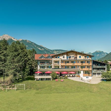 Hotel Foehrenhof Stanzach Eksteriør bilde