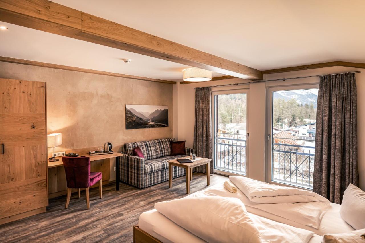 Hotel Foehrenhof Stanzach Eksteriør bilde