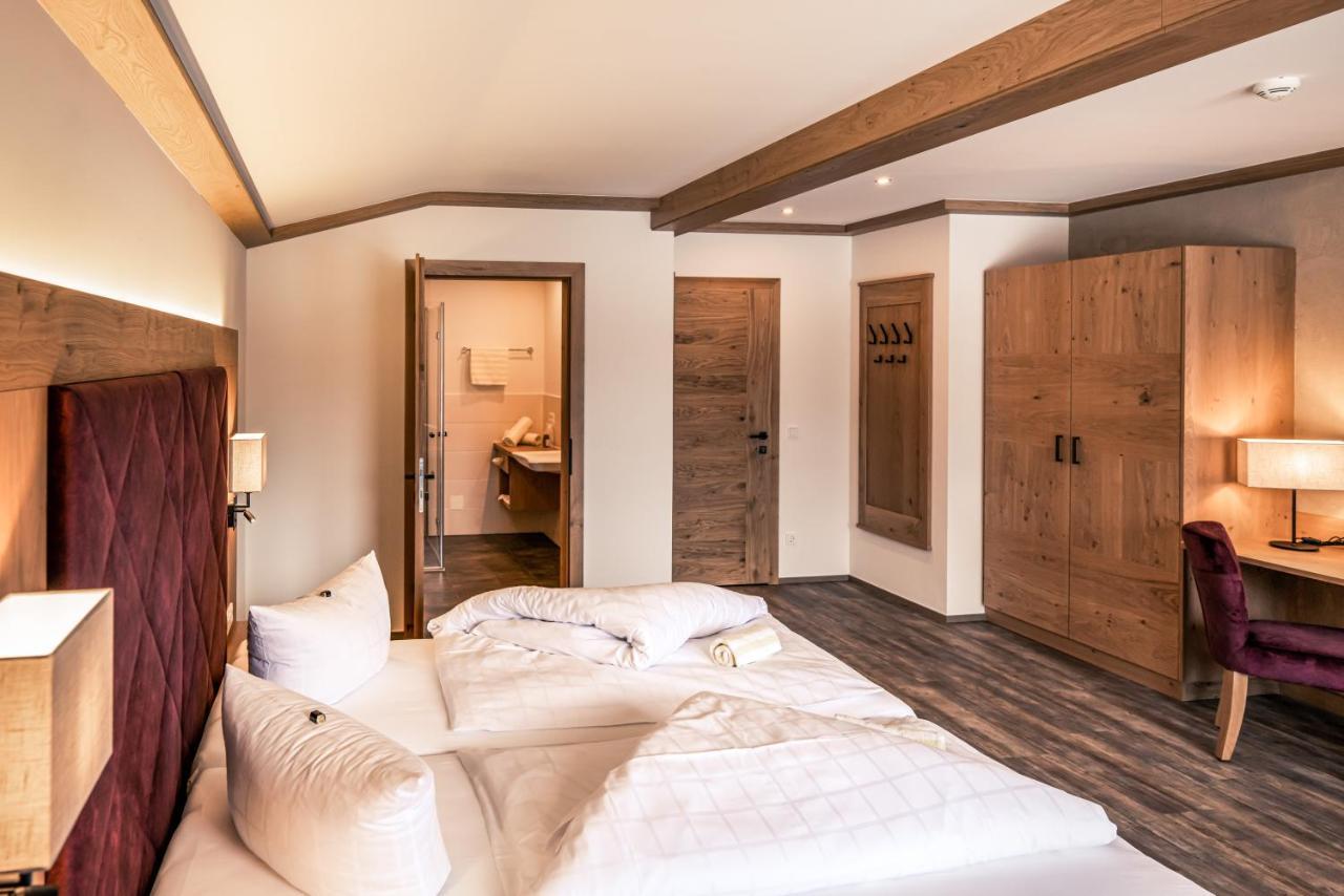 Hotel Foehrenhof Stanzach Eksteriør bilde