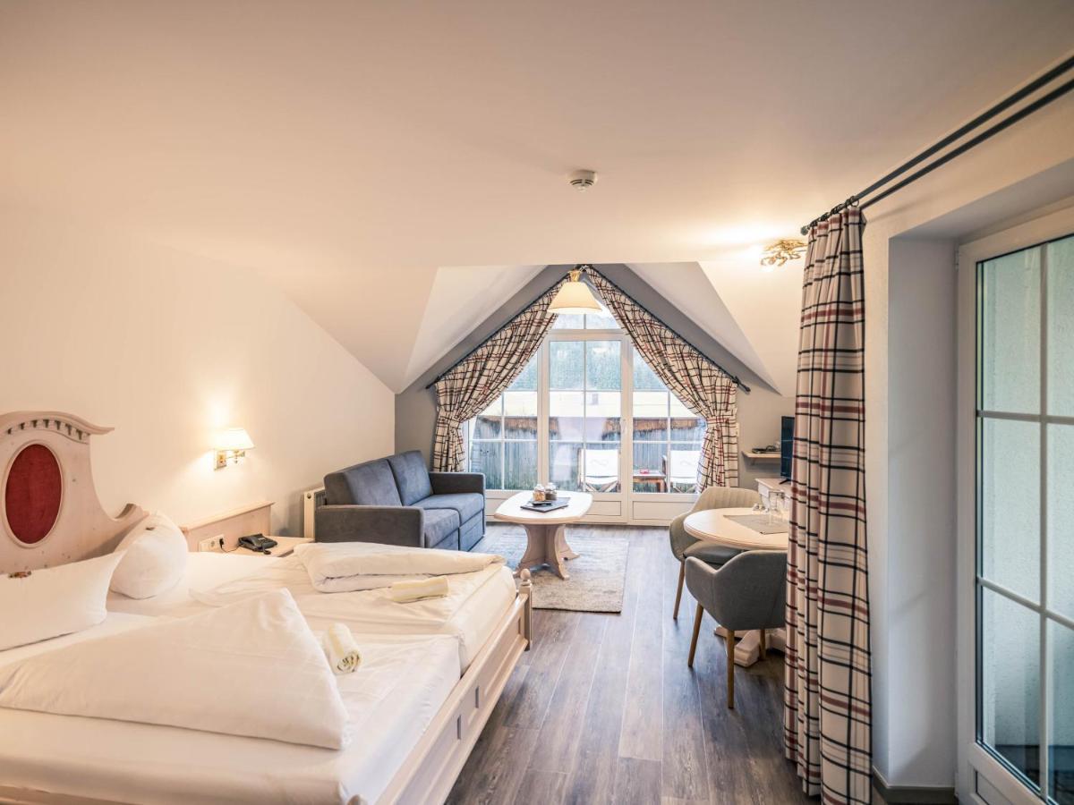 Hotel Foehrenhof Stanzach Eksteriør bilde