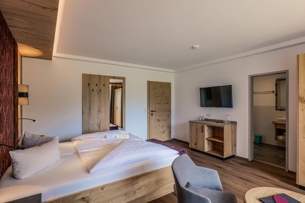 Hotel Foehrenhof Stanzach Eksteriør bilde